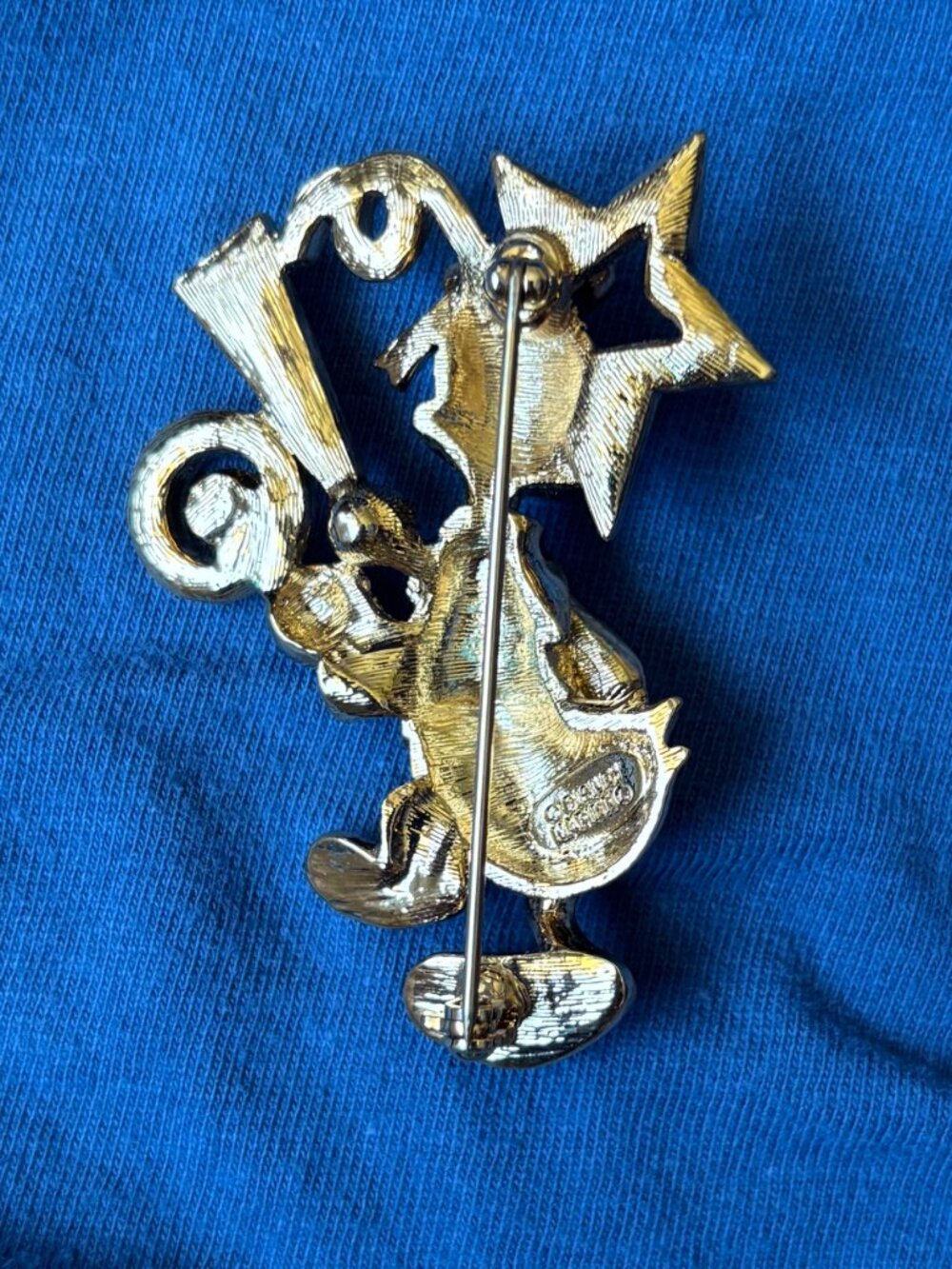 Donald Duck Pin - Picture 4 of 4